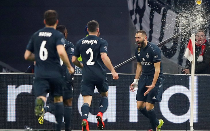 Hạ Ajax trên sân khách, Real rộng cửa vào tứ kết Champions League