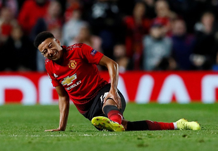 Martial và Lingard ngồi ngoài 3 tuần, lỡ đại chiến Liverpool - Ảnh 1.