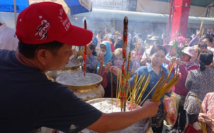 Cần dẹp bỏ việc dâng sao giải hạn