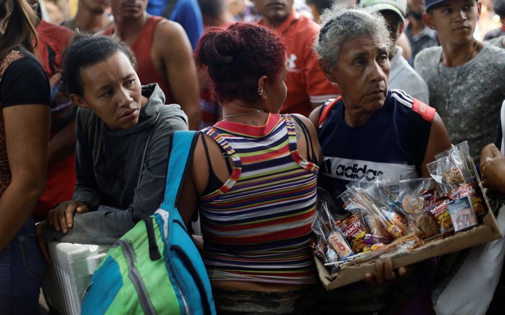 Máy bay Nga chở thuốc men đáp xuống Venezuela