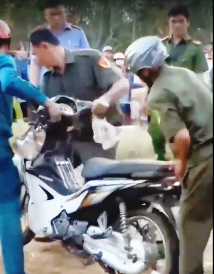 Bỏ chạy khi gặp CSGT, 2 cô gái không đội mũ bảo hiểm gặp nạn thương vong - Ảnh 4.