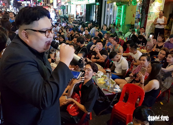 Thêm một Kim Jong Un giả xuất hiện ở Sài Gòn - Ảnh 7. Thêm một Kim Jong Un giả xuất hiện ở Sài Gòn - Ảnh 7.