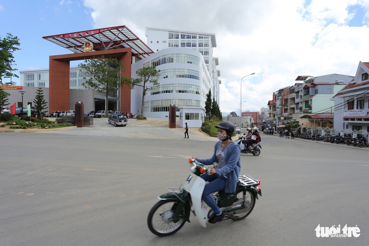 Lâm Đồng yêu cầu báo cáo vụ rớt thành đậu sau phúc khảo thi công chức - Ảnh 2.