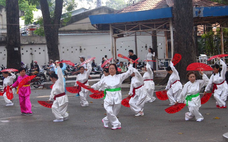 Thi ảnh Mùa yêu thương: Buổi sáng Sài Gòn