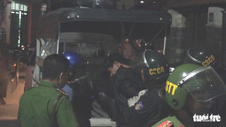 Một thanh niên có dấu hiệu tâm thần, đâm người dân bị thương - Ảnh 3. Một thanh niên có dấu hiệu tâm thần, đâm người dân bị thương - Ảnh 3.