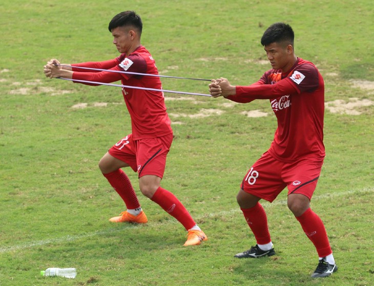 Thủ môn Bùi Tiến Dũng: “Tuyển U-23 Việt Nam quyết vượt qua Thái Lan và Indonesia” - Ảnh 2.