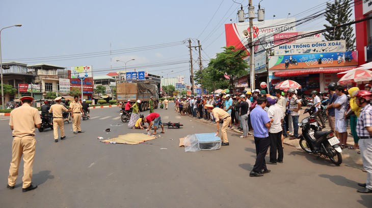 Một ngày hai vụ tai nạn ở ngã tư Đồng Xoài, nữ sinh tử vong tại chỗ - Ảnh 1.