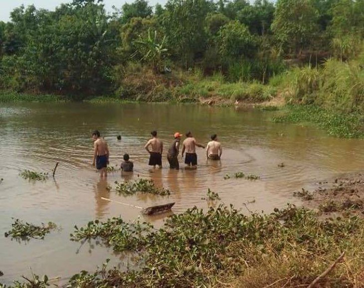 Mò cua bắt ốc, 3 bà cháu trượt chân chết đuối thương tâm - Ảnh 1.