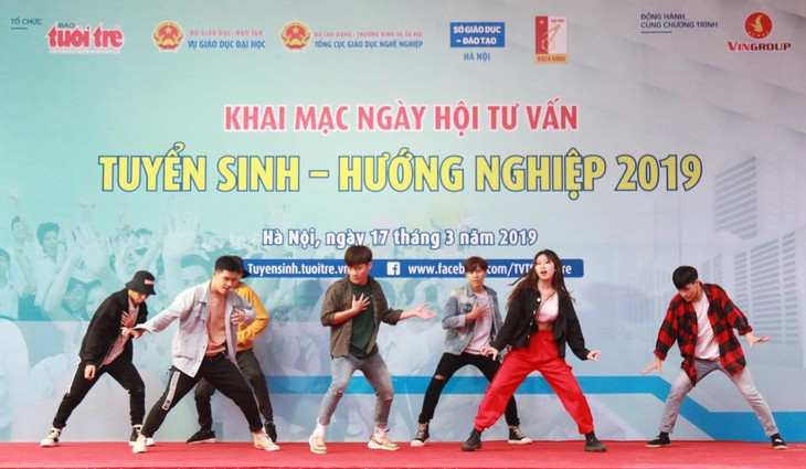 Hàng vạn học sinh dự Ngày hội tư vấn tuyển sinh quy mô nhất từ trước đến nay - Ảnh 6.