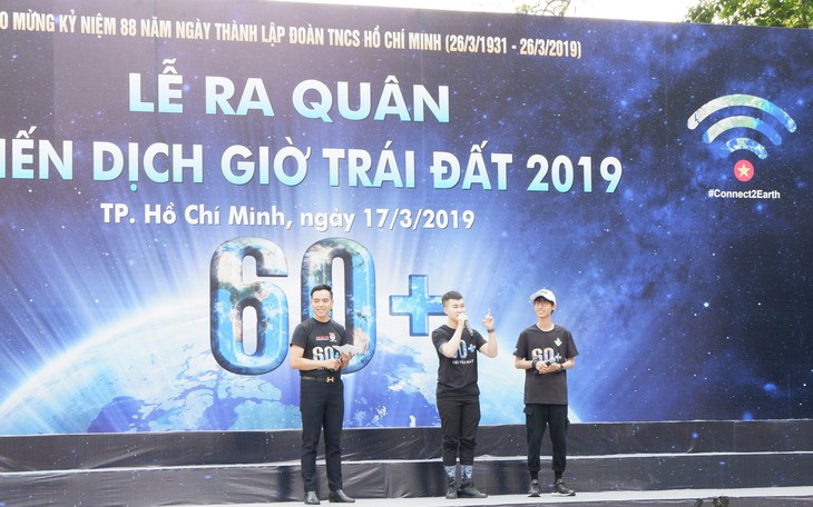 Hơn 1.000 người ra quân chiến dịch Giờ Trái Đất 2019