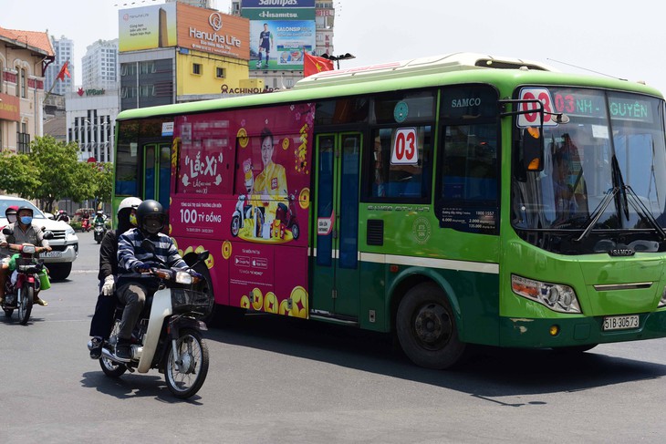 TP.HCM quảng cáo trên xe buýt: kiếm tiền tỉ còn... ì ạch - Ảnh 1.