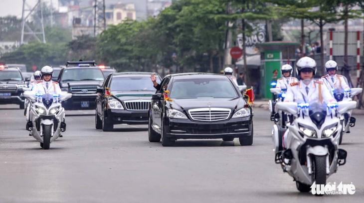 Chủ tịch Kim Jong Un vẫy chào Việt Nam, tàu rời ga Đồng Đăng - Ảnh 18.