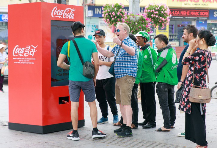 Bên lề Hội nghị thượng đỉnh, Coca-Cola đã làm gì? - Ảnh 4.