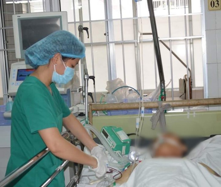Cứu người bị vết thương thấu ngực - Ảnh 1.