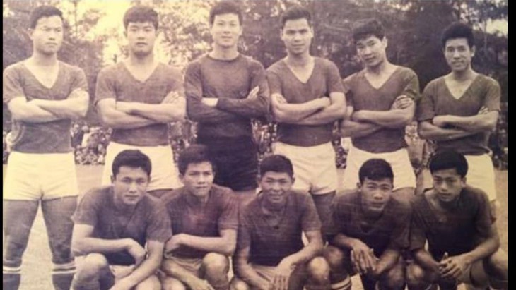 Ông Văn Sỹ Chi- số 10 bất tử của đội bóng Thể Công đã ra đi... - Ảnh 1. Ông Văn Sỹ Chi- số 10 bất tử của đội bóng Thể Công đã ra đi... - Ảnh 1.