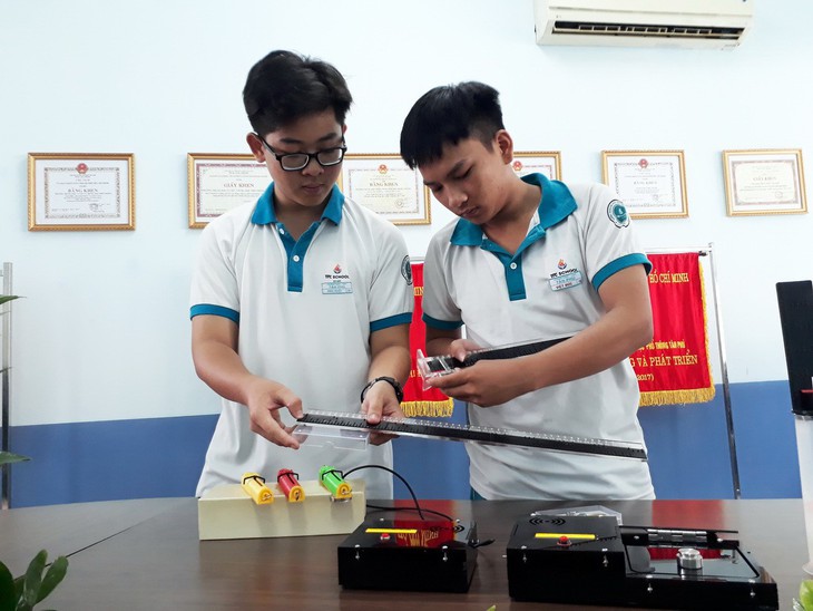 Thiếu, thừa, sai chi tiết nhỏ là các bạn khiếm thị không thể đọc - Ảnh 1. Thiếu, thừa, sai chi tiết nhỏ là các bạn khiếm thị không thể đọc - Ảnh 1.