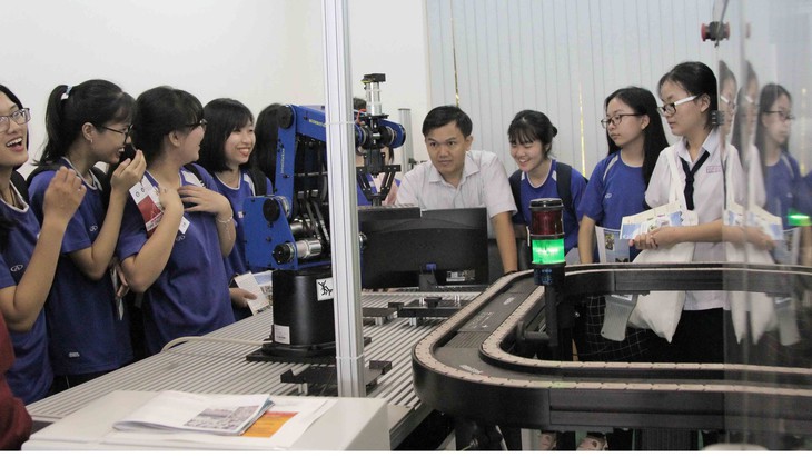 Đại học rầm rộ săn học sinh - Ảnh 1. Đại học rầm rộ săn học sinh - Ảnh 1.