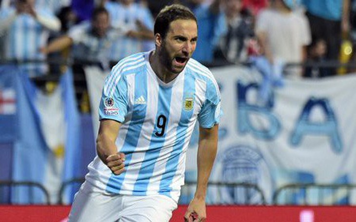 Tiền đạo Higuain giã từ tuyển Argentina