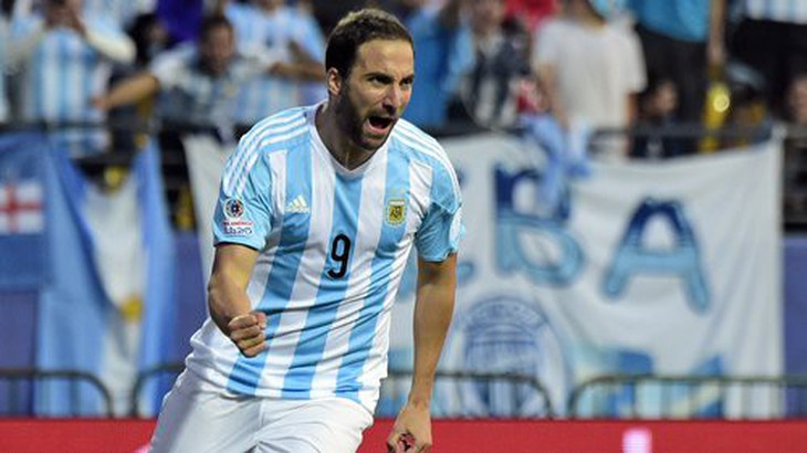 Tiền đạo Higuain giã từ tuyển Argentina - Ảnh 1.