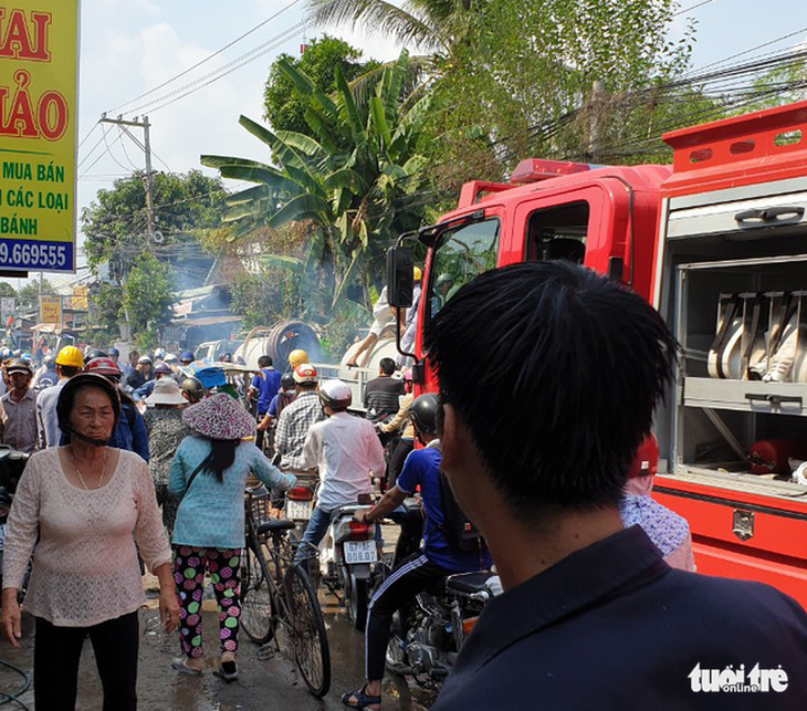 Cháy rụi 10 căn nhà ở An Giang nghi do... đốt rơm - Ảnh 2.