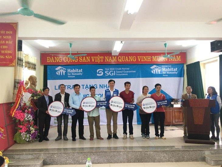 Tập đoàn SGI hỗ trợ 50 gia đình tại Hòa Bình - Ảnh 1. Tập đoàn SGI hỗ trợ 50 gia đình tại Hòa Bình - Ảnh 1.