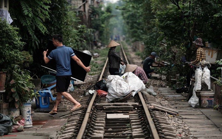 Đừng "đùa" với tàu lửa