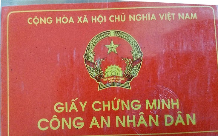 Cầm cố thẻ ngành công an, thẻ Đảng vay tiền rồi trốn nợ