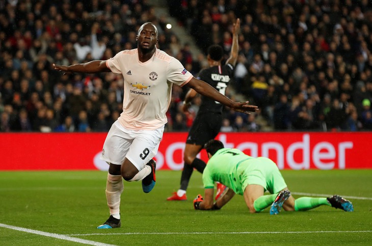 Lukaku và VAR giúp M.U ngược dòng khó tin, loại PSG - Ảnh 1.