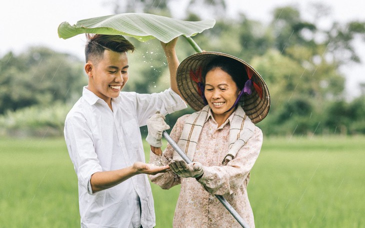 Bộ ảnh ý nghĩa ngày 8-3: "Mẹ là cả tuổi thơ"