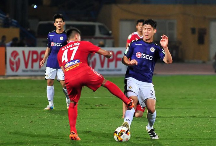 Những pha bạo lực khiến V-League rúng động - Ảnh 11.