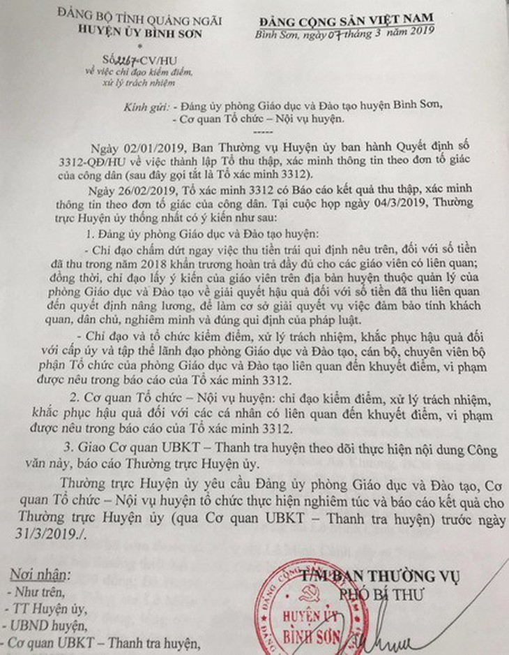 Giáo viên nhận quyết định tăng lương phải... nộp phí - Ảnh 1.