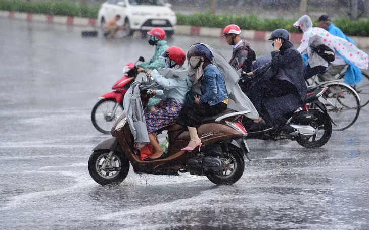 TP.HCM xuất hiện mưa "vàng" giải nhiệt