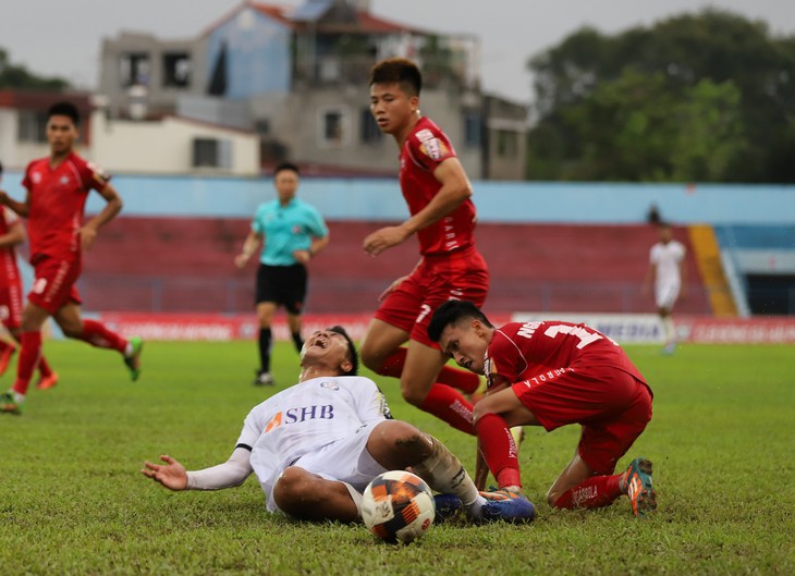 Khi cả trọng tài và CLB cùng sai - Ảnh 3. Khi cả trọng tài và CLB cùng sai - Ảnh 3.