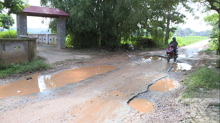 Ba học sinh chở nhau trên xe máy đâm vào cống tử vong tại chỗ - Ảnh 1.