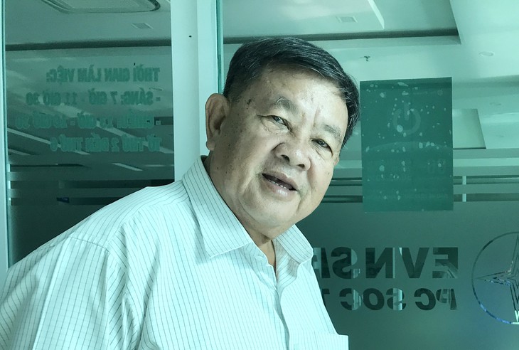 Ông Bảy Nhiệm và con lăn tiết kiệm điện - Ảnh 2. Ông Bảy Nhiệm và con lăn tiết kiệm điện - Ảnh 2.