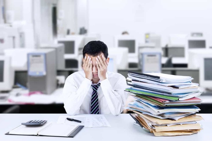 Đi làm mà tương lai công việc mờ mịt khiến chúng ta stress  - Ảnh 1.