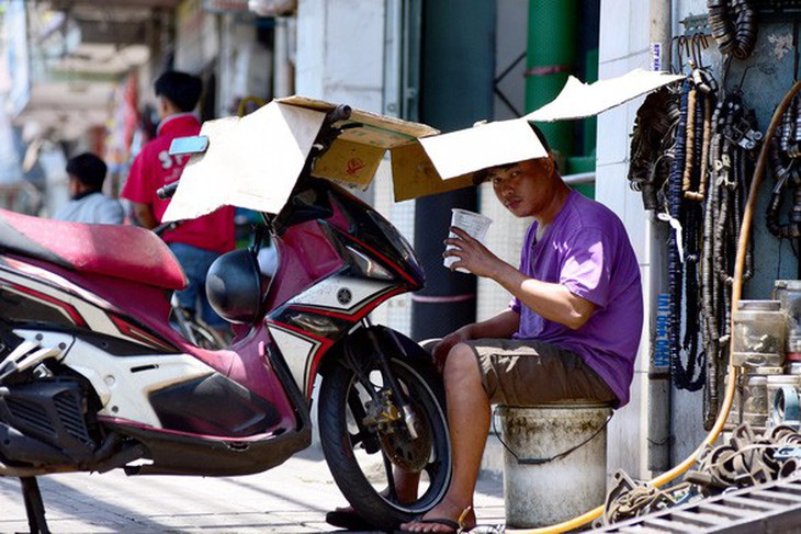 Bắc Bộ, Nam Bộ nóng 34-37 độ C, Trung Bộ có nơi trên 40 độ - Ảnh 1.