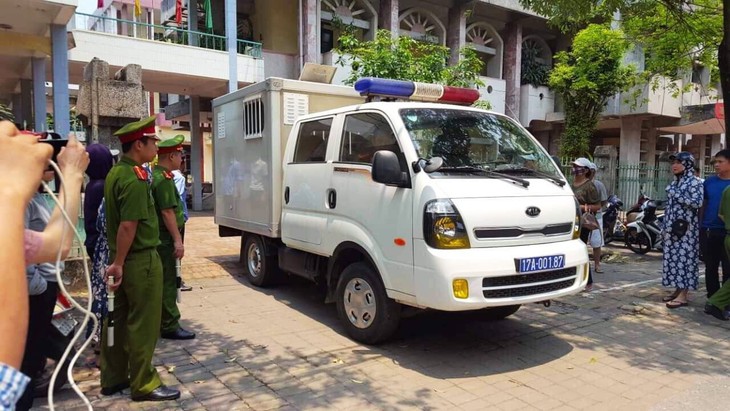 Dâm ô nữ sinh lớp 8, cựu cán bộ công an lãnh 3 năm tù - Ảnh 3.