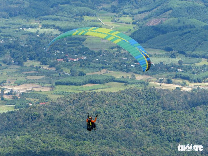 Cấp phép bay dù lượn ở Khánh Hòa, Bình Thuận dịp Festival biển  - Ảnh 1.