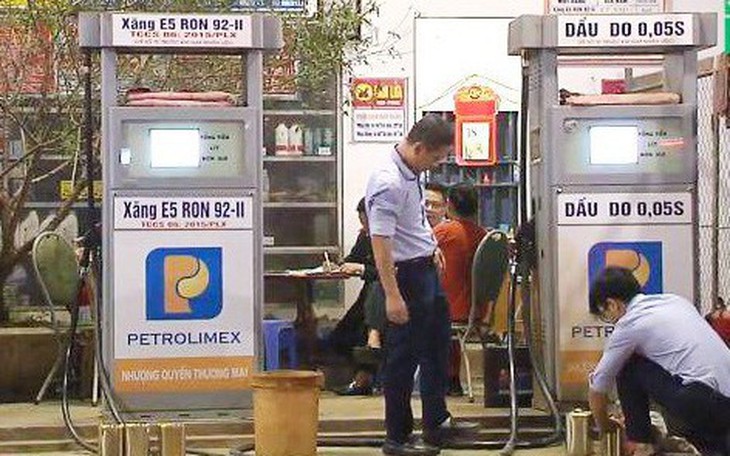 Một cây xăng ở Vĩnh Long bị xử phạt gần 324 triệu đồng do bán xăng dầu vượt quy chuẩn - Ảnh 2.