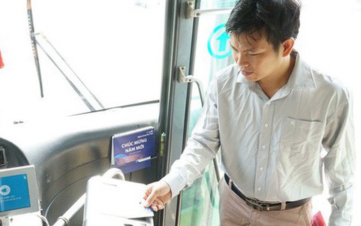 TP.HCM tìm chỗ giữ xe máy cho khách đi xe buýt