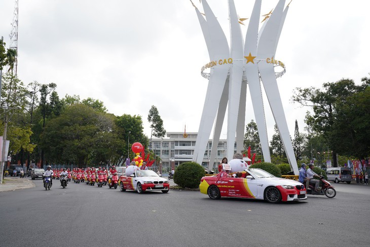 Vietjet ‘diễu hành’ tại Cần Thơ, chào 5 đường bay mới - Ảnh 2.