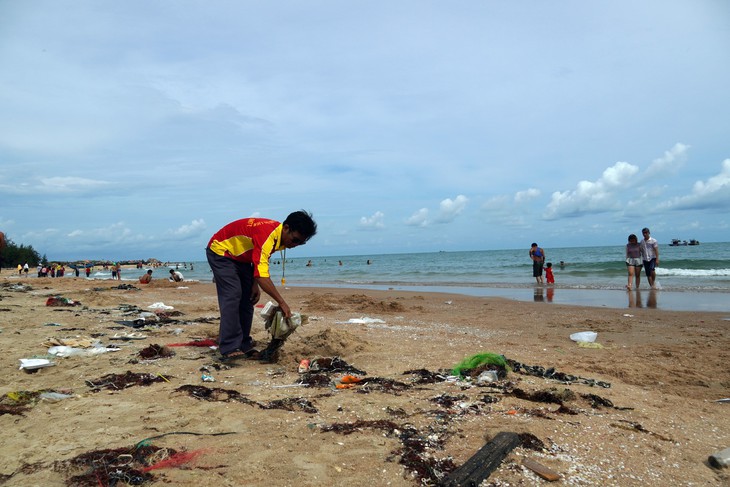 Bãi tắm bỏ hoang ở Bà Rịa - Vũng Tàu đầy rác - Ảnh 5.