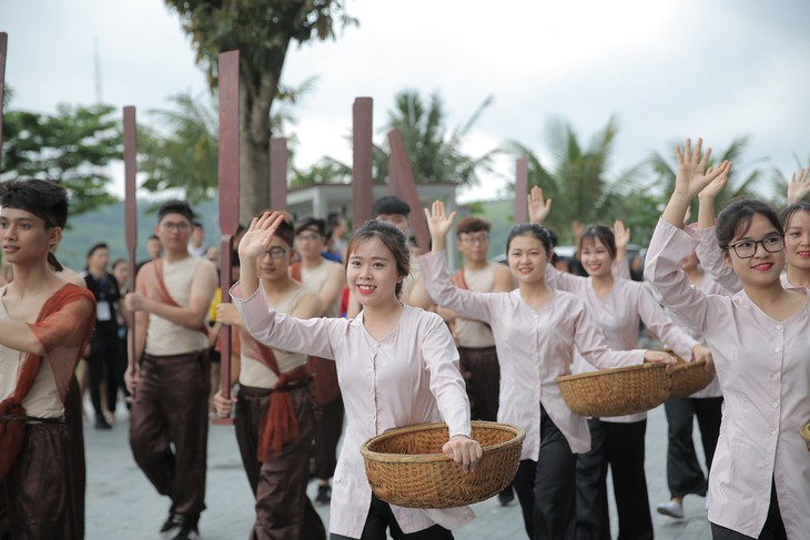 Vũ điệu đường phố nóng bỏng khuấy động Carnaval Hạ Long 2019 - Ảnh 3.