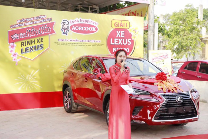 Ăn mì tôm, hai người dân Nghệ An rinh xe Lexus - Ảnh 2.