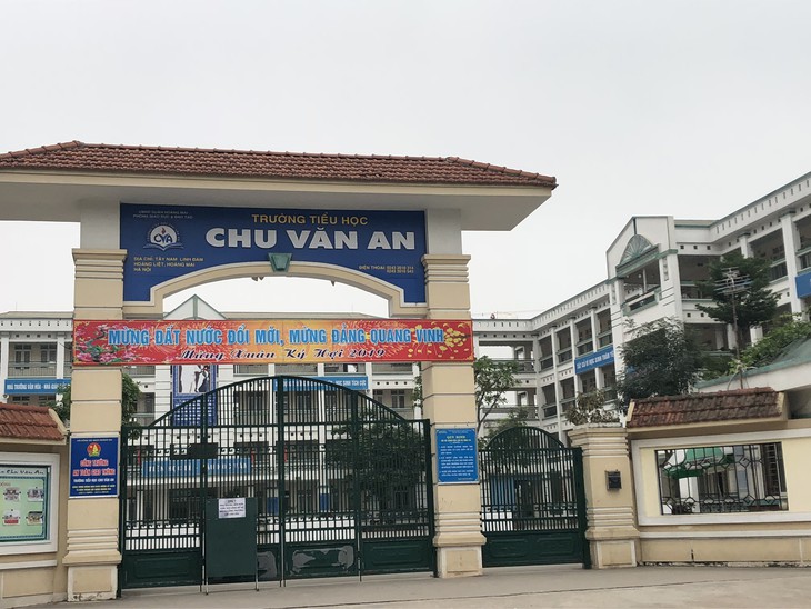 Vụ thịt gà ôi thiu, những người có trách nhiệm ở trường vẫn im lặng - Ảnh 1. Vụ thịt gà ôi thiu, những người có trách nhiệm ở trường vẫn im lặng - Ảnh 1.