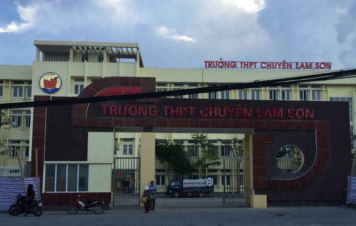 Phạt trường chuyên Lam Sơn vì dạy thêm không phép - Ảnh 1.