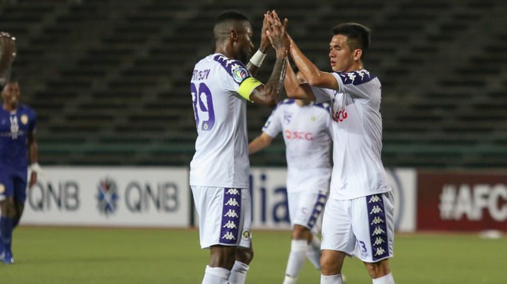 ‘Hủy diệt’ Nagaworld 5-1, Hà Nội chờ tranh ngôi đầu với Tampines Rovers - Ảnh 1.