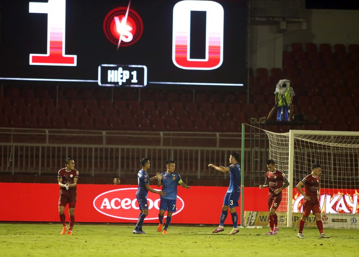 Không thắng Quảng Nam, CLB TP.HCM vẫn tiếp tục dẫn đầu V-League 2019 - Ảnh 3.