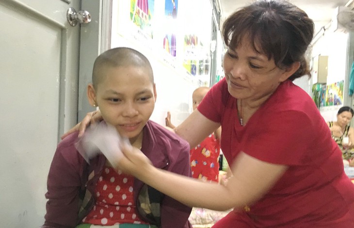 Mẹ chỉ cần con ở lại trên cõi đời này... - Ảnh 1. Mẹ chỉ cần con ở lại trên cõi đời này... - Ảnh 1.